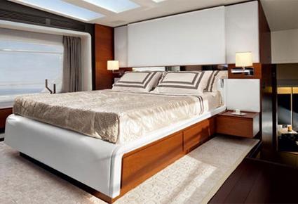 Azimut Grande 100 يخت ديناميكي يحضن المالك، ضيوفه والطاقم